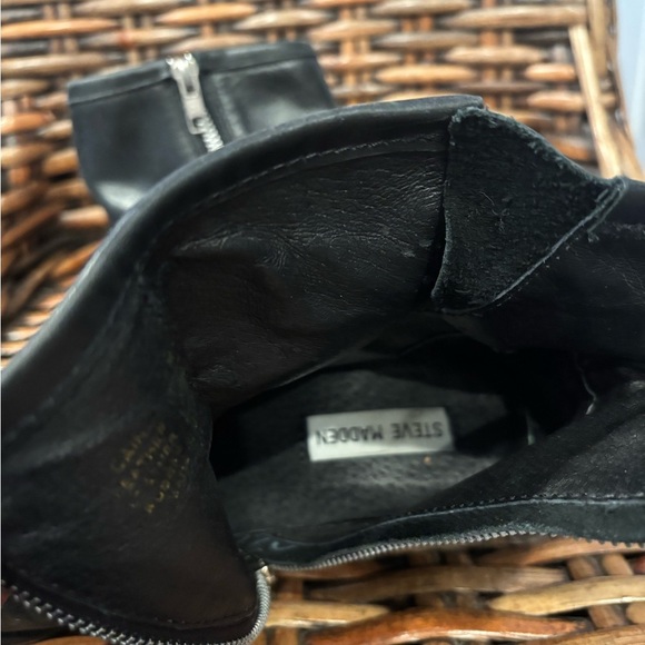 Steve Madden Women's Cain Buckle Booties Black Leather in size 7 - Picture 5 of 14